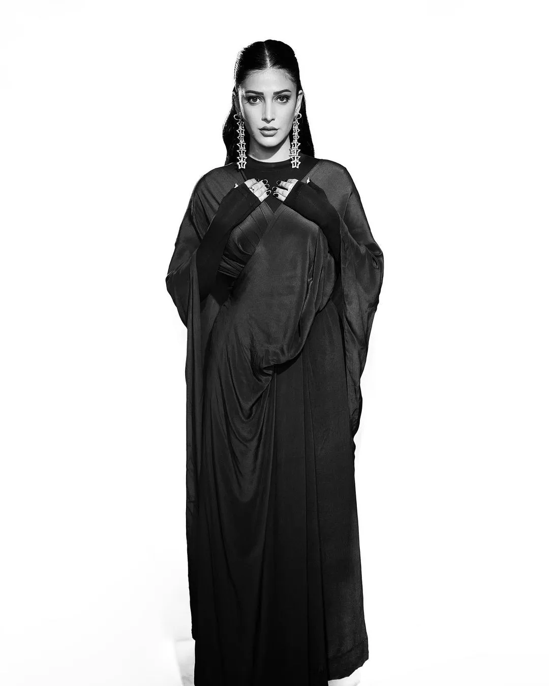 South Actress Shruti Haasan latest photos in black and white mode