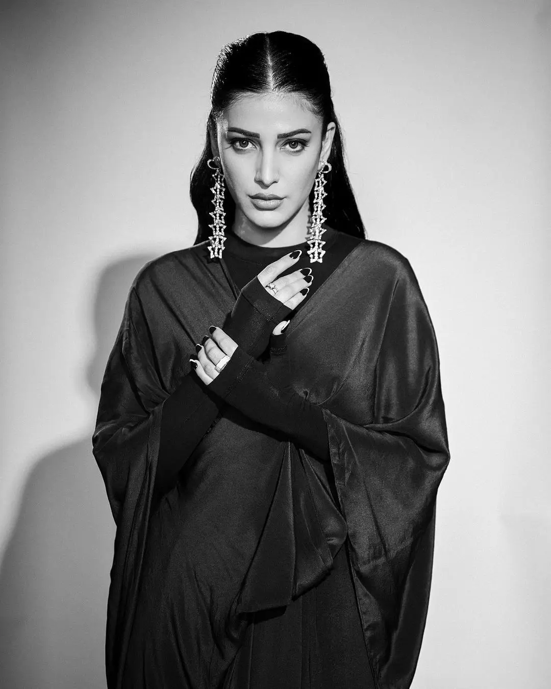 South Actress Shruti Haasan latest photos in black and white mode