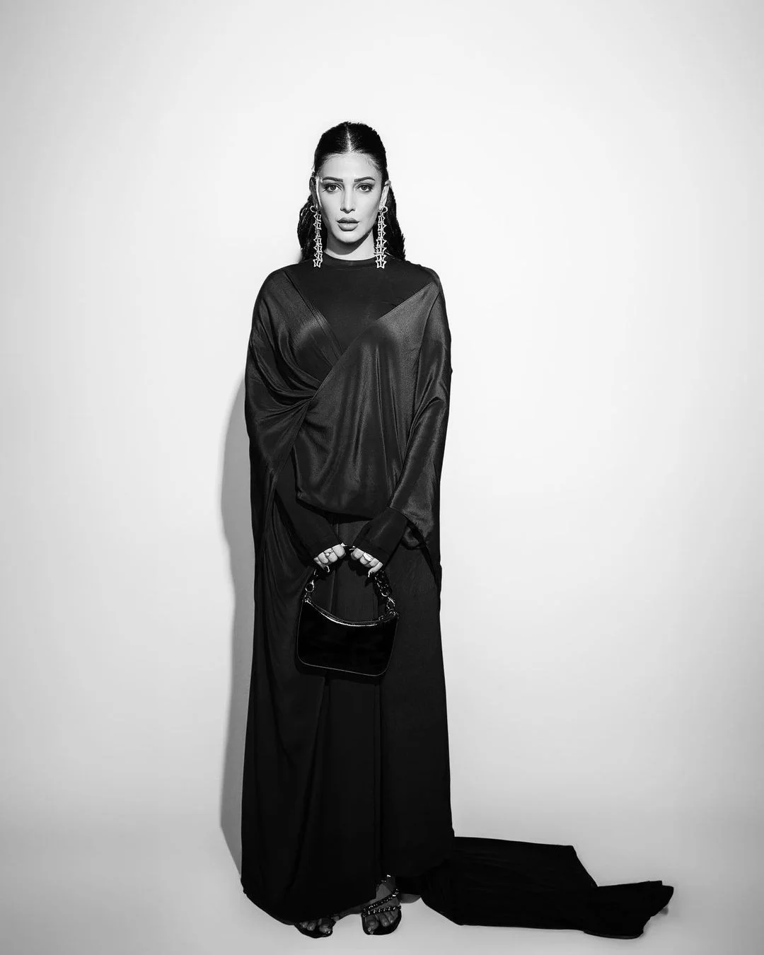 South Actress Shruti Haasan latest photos in black and white mode