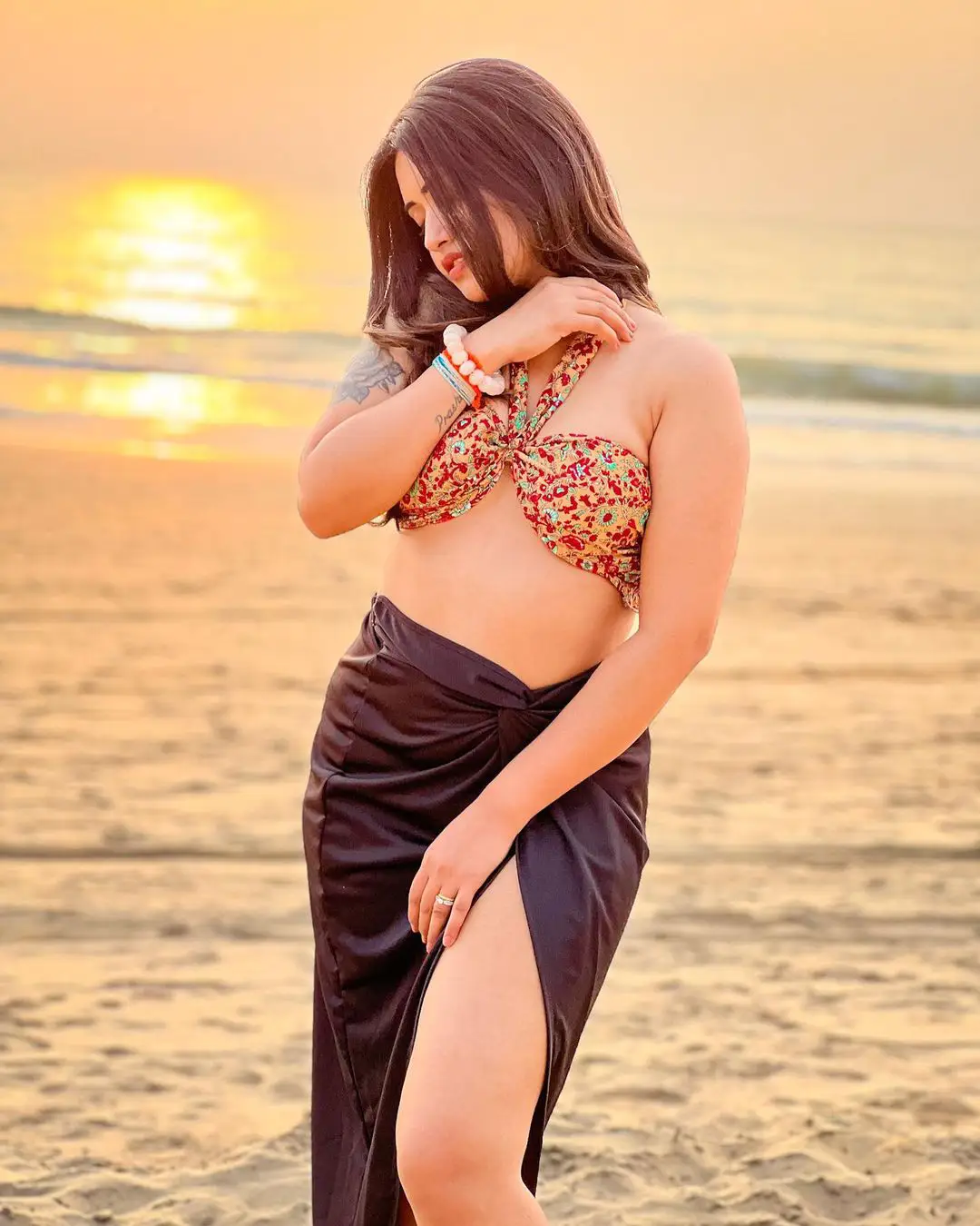 Anchor Sravanthi Chokarapu Photos in Bikini at Beach