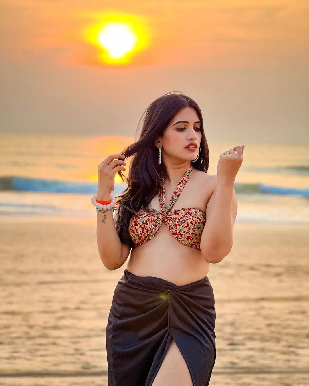 Anchor Sravanthi Chokarapu Photos in Bikini at Beach