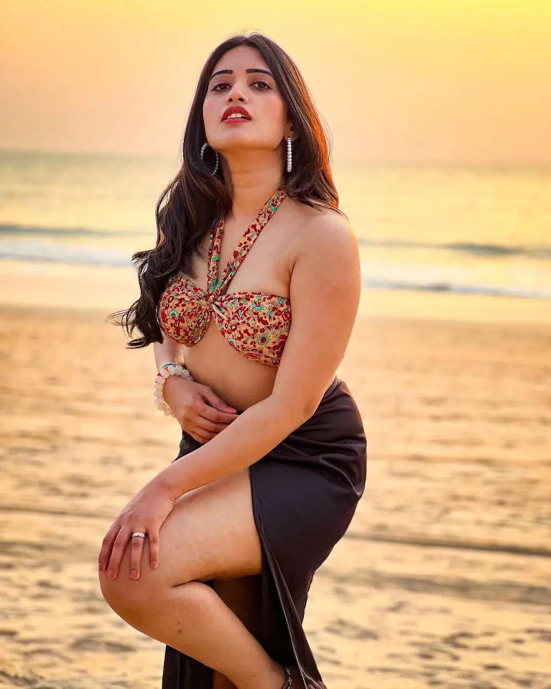 Anchor Sravanthi Chokarapu Photos in Bikini at Beach