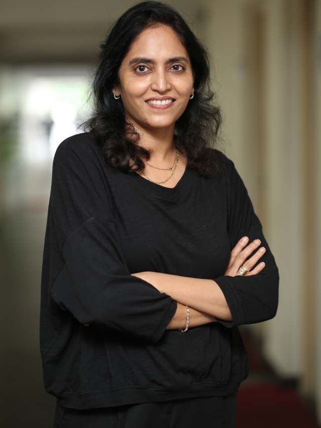 >బాయ్స్ హాస్టల్ ప్రమోషన్స్ లో సుప్రియ యార్లగడ్డ