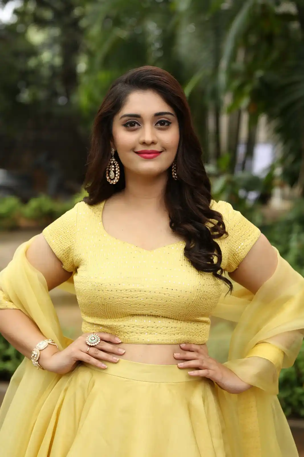 Surbhi Puranik Shines in DD Returns Movie Promotions