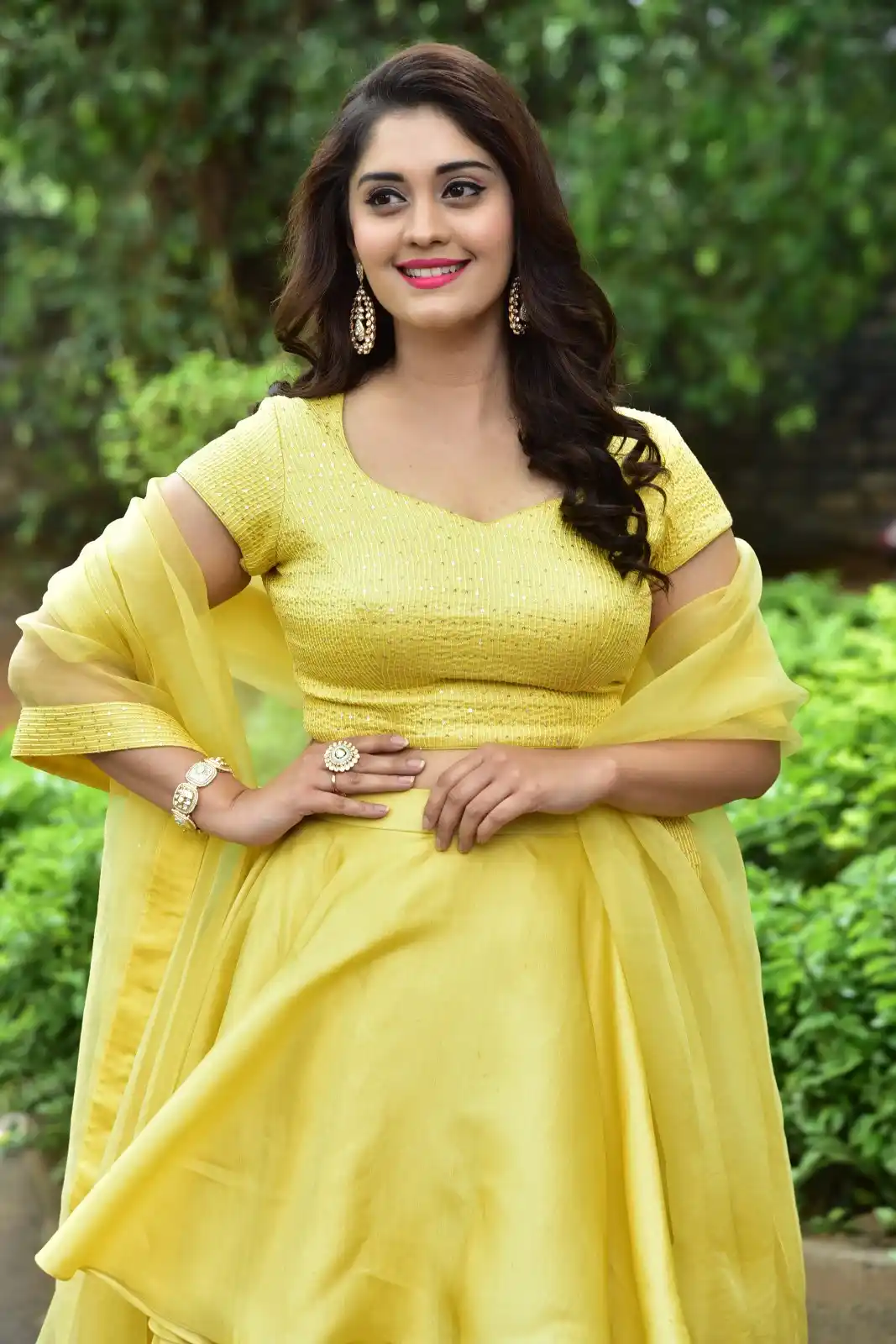 Surbhi Puranik Shines in DD Returns Movie Promotions