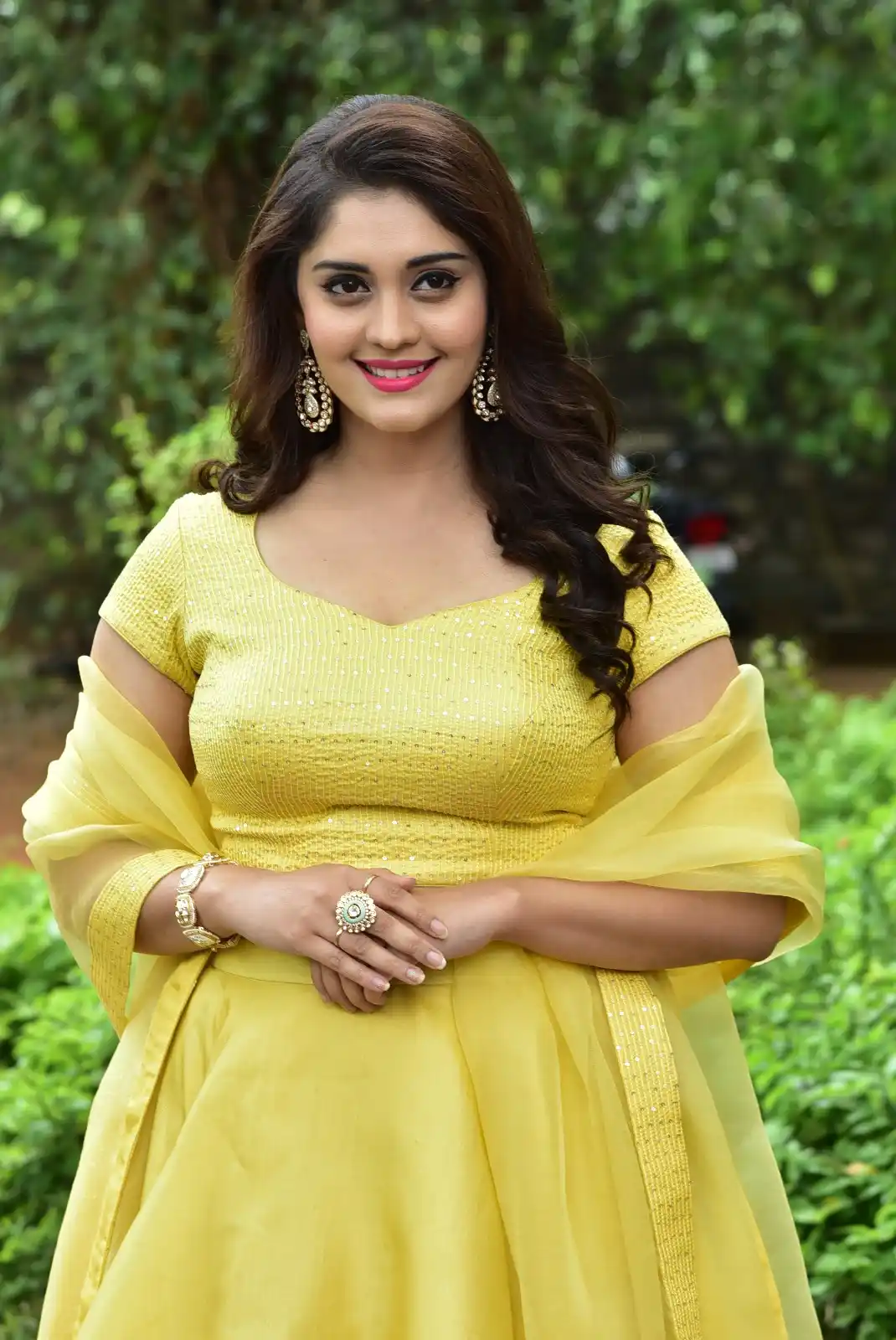 Surbhi Puranik Shines in DD Returns Movie Promotions