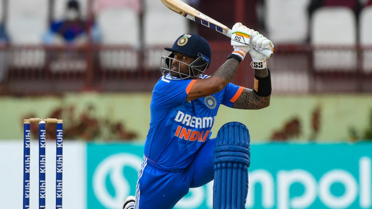 Suryakumar Yadav: టీ20ల్లో వంద సిక్స్ల క్లబ్లో సూర్యకుమార్.. అత్యధిక సిక్సర్లు కొట్టిన భారత బ్యాటర్లు వీరే .. Suryakumar Yadav: టీ20ల్లో వంద సిక్స్ల క్లబ్లో సూర్యకుమార్.. అత్యధిక సిక్సర్లు కొట్టిన భారత బ్యాటర్లు వీరే ..