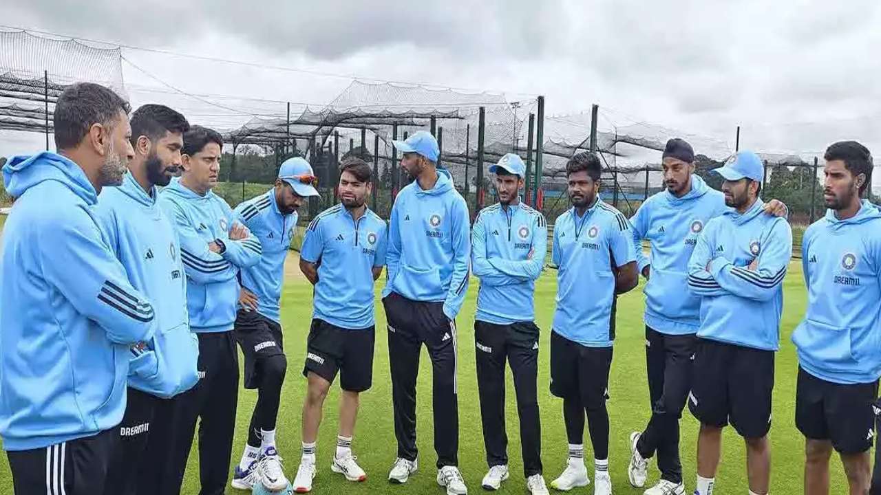IND vs IRE : గట్లుంటదీ టీమ్ఇండియాతో మ్యాచ్ అంటే.. హాట్ కేక్ల్లా అమ్ముడవుతున్న టికెట్లు.. దొరకట్లే..! IND vs IRE : గట్లుంటదీ టీమ్ఇండియాతో మ్యాచ్ అంటే.. హాట్ కేక్ల్లా అమ్ముడవుతున్న టికెట్లు.. దొరకట్లే..!