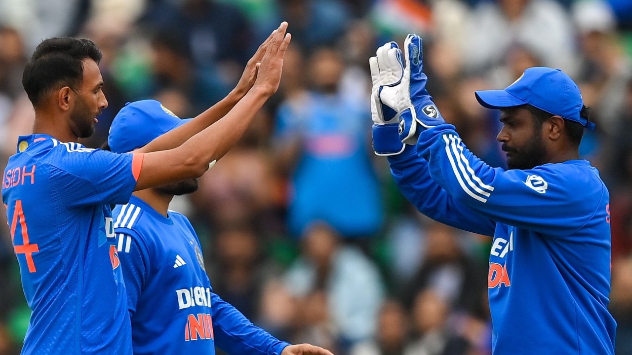 IRE vs IND 2nd T20 : రెండో టీ20లో టీమ్ఇండియా ఘన విజయం.. మరో మ్యాచ్ మిగిలి ఉండగానే సిరీస్ సొంతం IRE vs IND 2nd T20 : రెండో టీ20లో టీమ్ఇండియా ఘన విజయం.. మరో మ్యాచ్ మిగిలి ఉండగానే సిరీస్ సొంతం