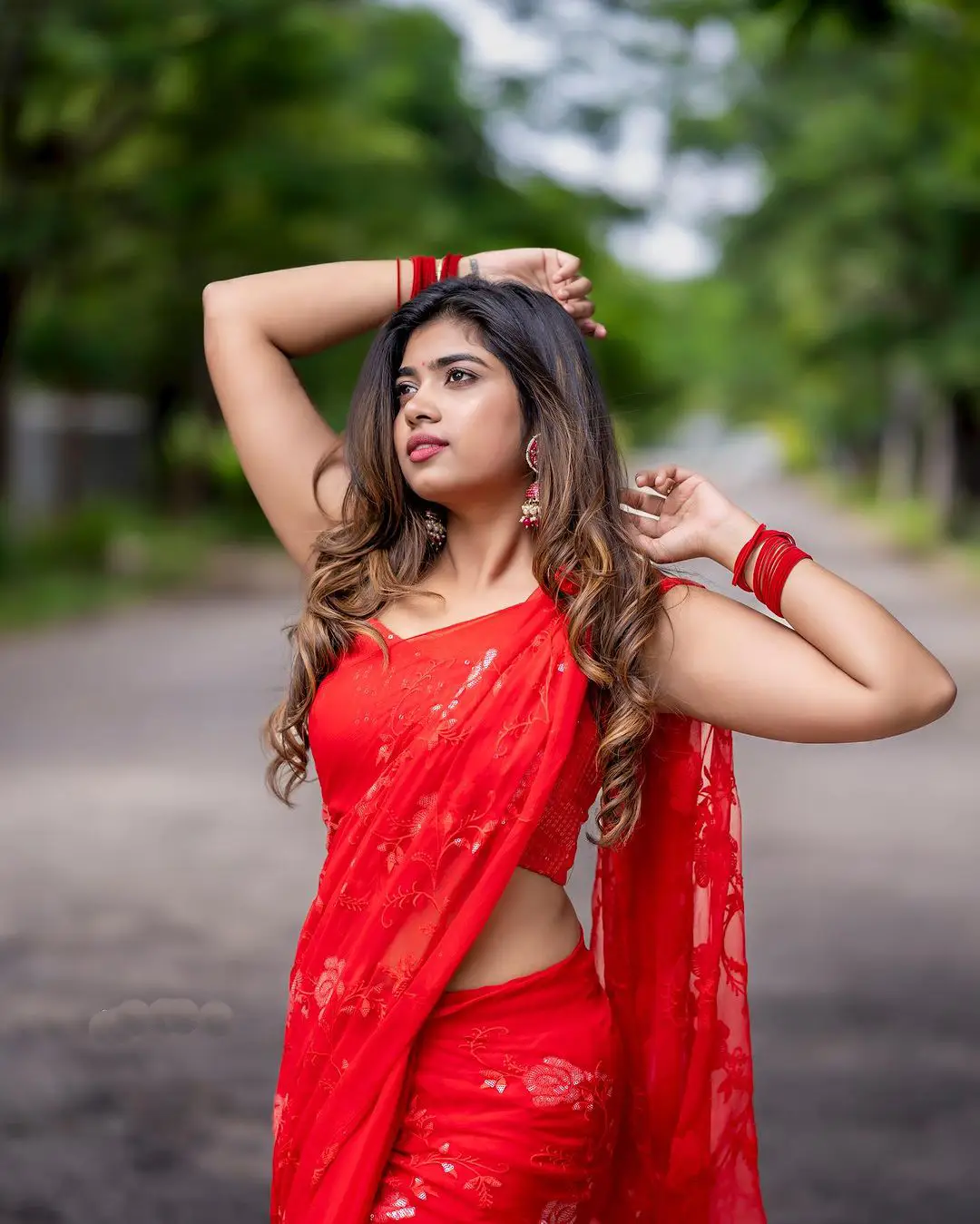 Tollywood actress Rithu Chowdary Photos in Red saree