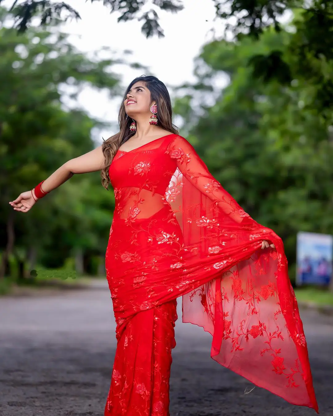 Tollywood actress Rithu Chowdary Photos in Red saree