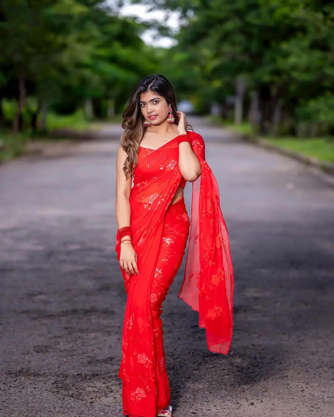 Tollywood actress Rithu Chowdary Photos in Red saree