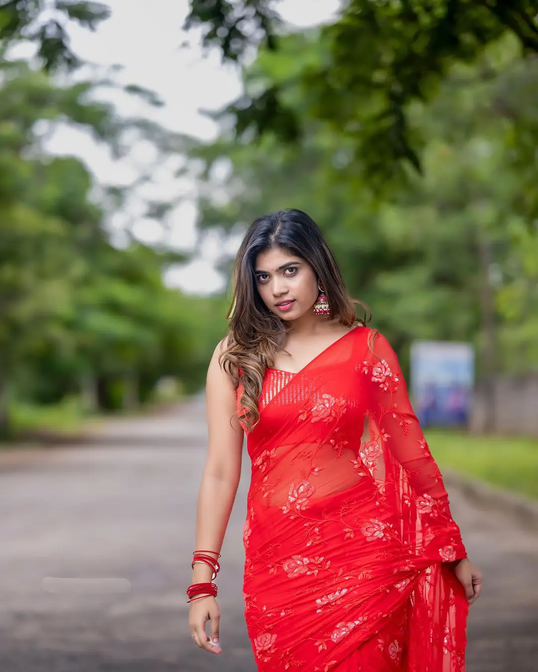 Tollywood actress Rithu Chowdary Photos in Red saree