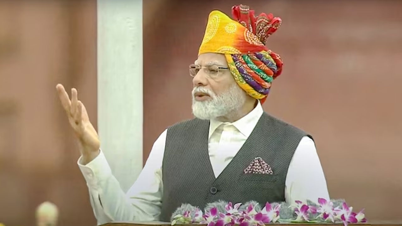 Narendra Modi: వచ్చే ఆగస్టు 15కి మళ్లీ వస్తా.. ఎర్రకోట నుంచే 2024 లోక్సభ ఎన్నికల జోస్యం చెప్పిన ప్రధాని మోదీ Narendra Modi: వచ్చే ఆగస్టు 15కి మళ్లీ వస్తా.. ఎర్రకోట నుంచే 2024 లోక్సభ ఎన్నికల జోస్యం చెప్పిన ప్రధాని మోదీ