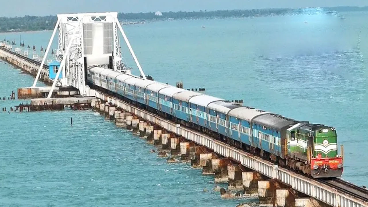Railway Projects: కీలక మార్గాల్లో రైల్వే డబ్లింగ్ ప్రాజెక్టులకు కేంద్ర మంత్రివర్గం ఆమోదం.. తెలుగు రాష్ట్రాలకు భారీ కేటాయింపులు Railway Projects: కీలక మార్గాల్లో రైల్వే డబ్లింగ్ ప్రాజెక్టులకు కేంద్ర మంత్రివర్గం ఆమోదం.. తెలుగు రాష్ట్రాలకు భారీ కేటాయింపులు
