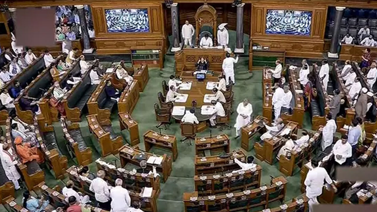 Delhi Ordinance Bill: లోక్సభ ఆమోదం పొందిన ఢిల్లీ ఆర్డినెన్స్.. రాజ్యసభ కూడా గట్టెక్కినట్టే Delhi Ordinance Bill: లోక్సభ ఆమోదం పొందిన ఢిల్లీ ఆర్డినెన్స్.. రాజ్యసభ కూడా గట్టెక్కినట్టే
