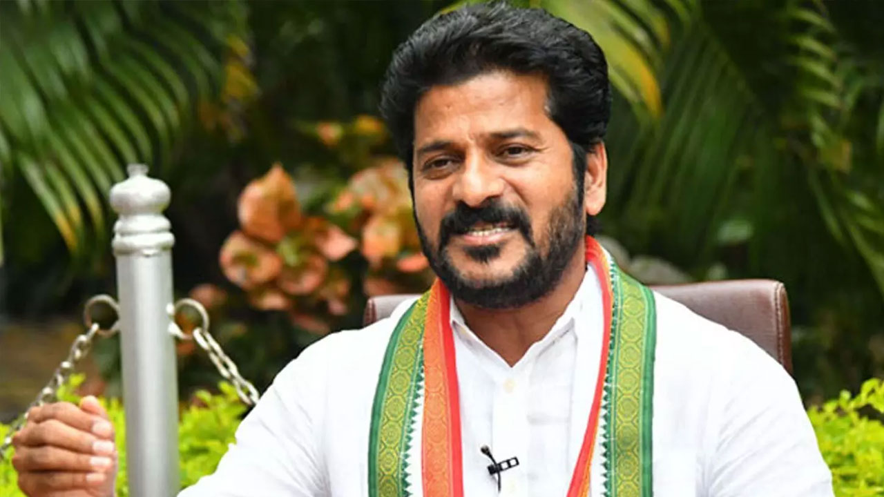 Telangana Politics: ప్రభుత్వం ఆ పని చేసుంటే సీతక్క కన్నీళ్లు పెట్టుకునేది కాదు.. టీపీసీసీ చీఫ్ రేవంత్ రెడ్డి Telangana Politics: ప్రభుత్వం ఆ పని చేసుంటే సీతక్క కన్నీళ్లు పెట్టుకునేది కాదు.. టీపీసీసీ చీఫ్ రేవంత్ రెడ్డి
