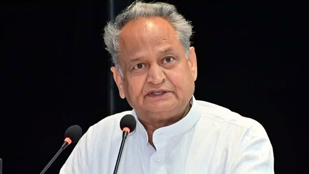 Rajasthan: సంచలన నిర్ణయం తీసుకున్న సీఎం.. మహిళలపై వేధింపులకు పాల్పడితే ప్రభుత్వ ఉద్యోగం ఫట్ Rajasthan: సంచలన నిర్ణయం తీసుకున్న సీఎం.. మహిళలపై వేధింపులకు పాల్పడితే ప్రభుత్వ ఉద్యోగం ఫట్