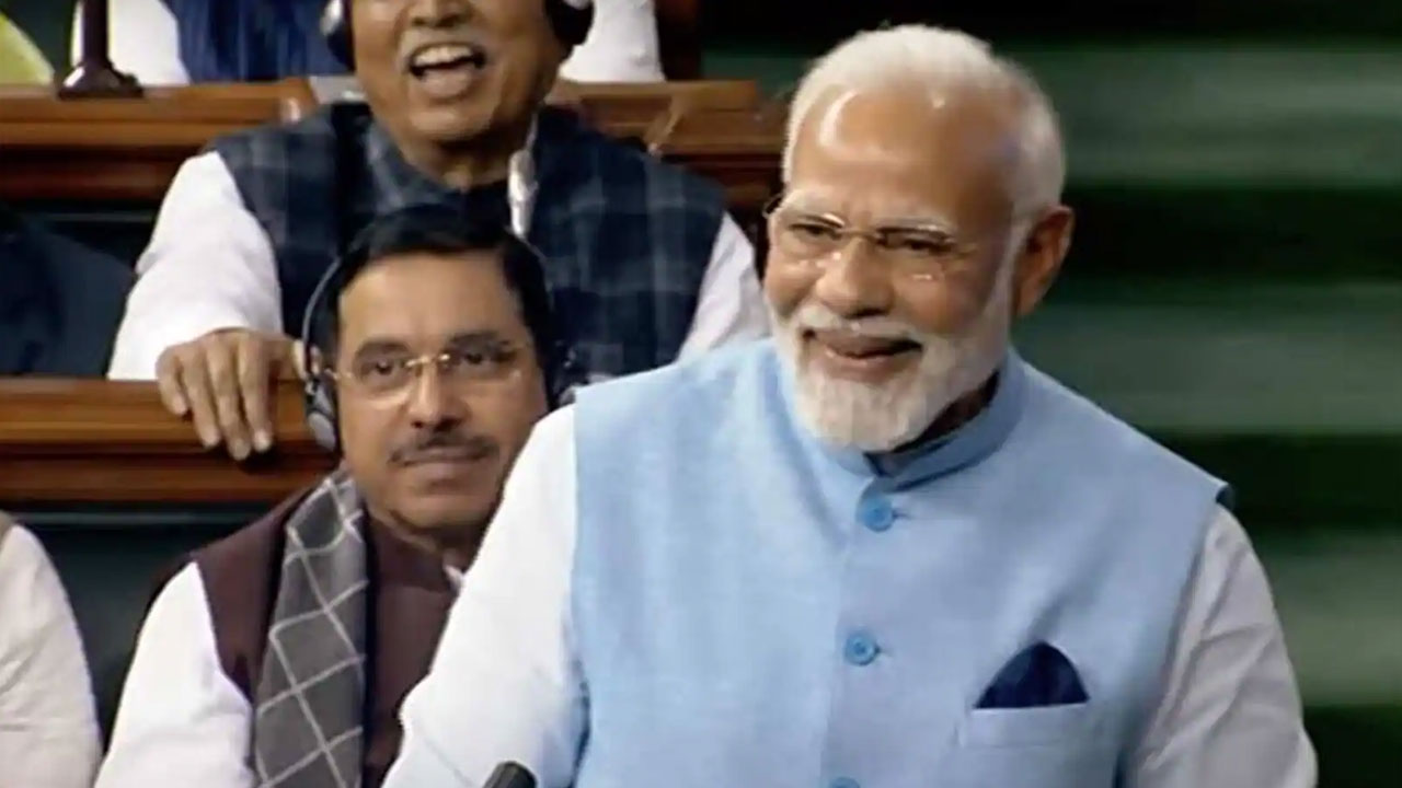 No Confidence Motion: ఎవరిని వదిలిపెట్టే ప్రసక్తే లేదు.. అవిశ్వాస తీర్మానం సందర్భంగా మోదీ మాట్లాడిన పాత వీడియోను షేర్ చేసిన బీజేపీ No Confidence Motion: ఎవరిని వదిలిపెట్టే ప్రసక్తే లేదు.. అవిశ్వాస తీర్మానం సందర్భంగా మోదీ మాట్లాడిన పాత వీడియోను షేర్ చేసిన బీజేపీ