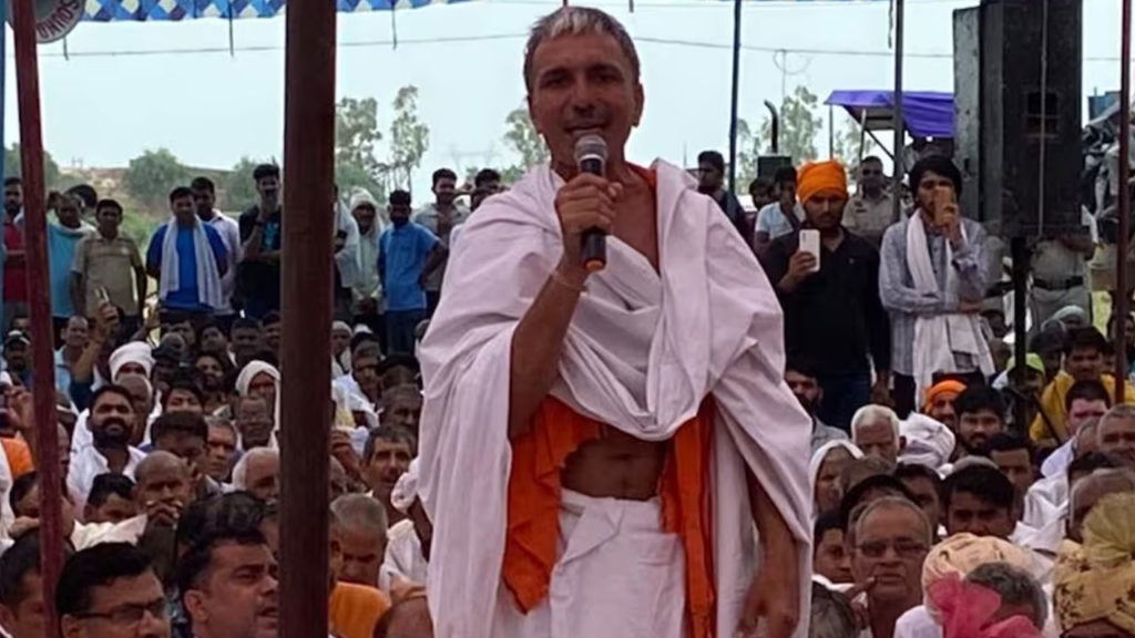 gorakshak acharya azad shastri made communal comments in mewath mahapanchayat