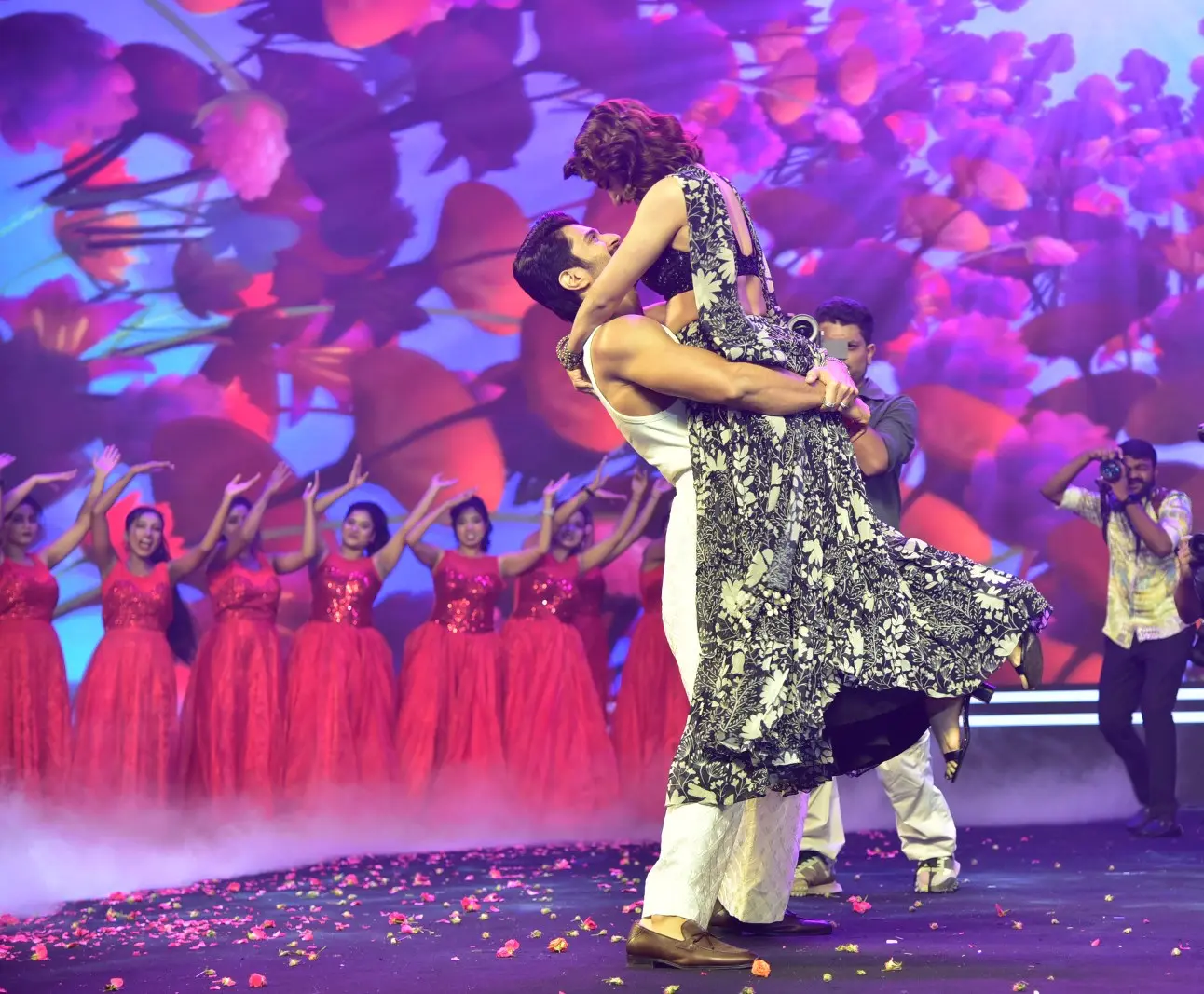 Vijay Devarakonda Samantha in Kushi Musical Concert