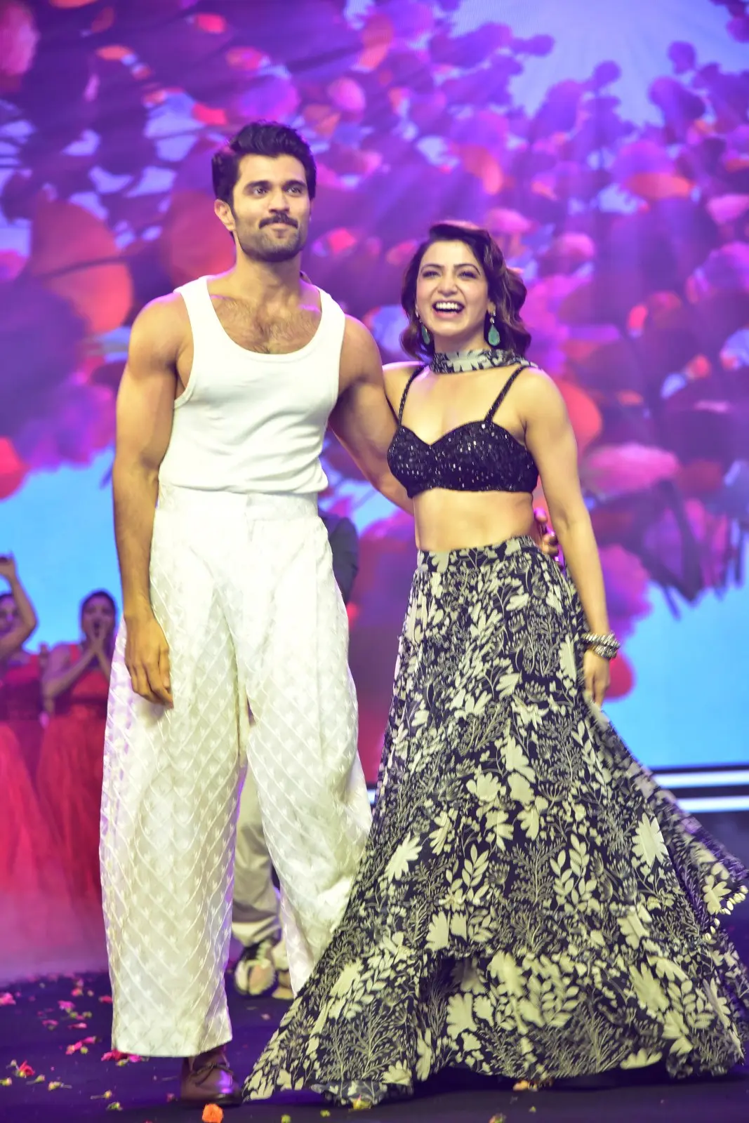 Vijay Devarakonda Samantha in Kushi Musical Concert