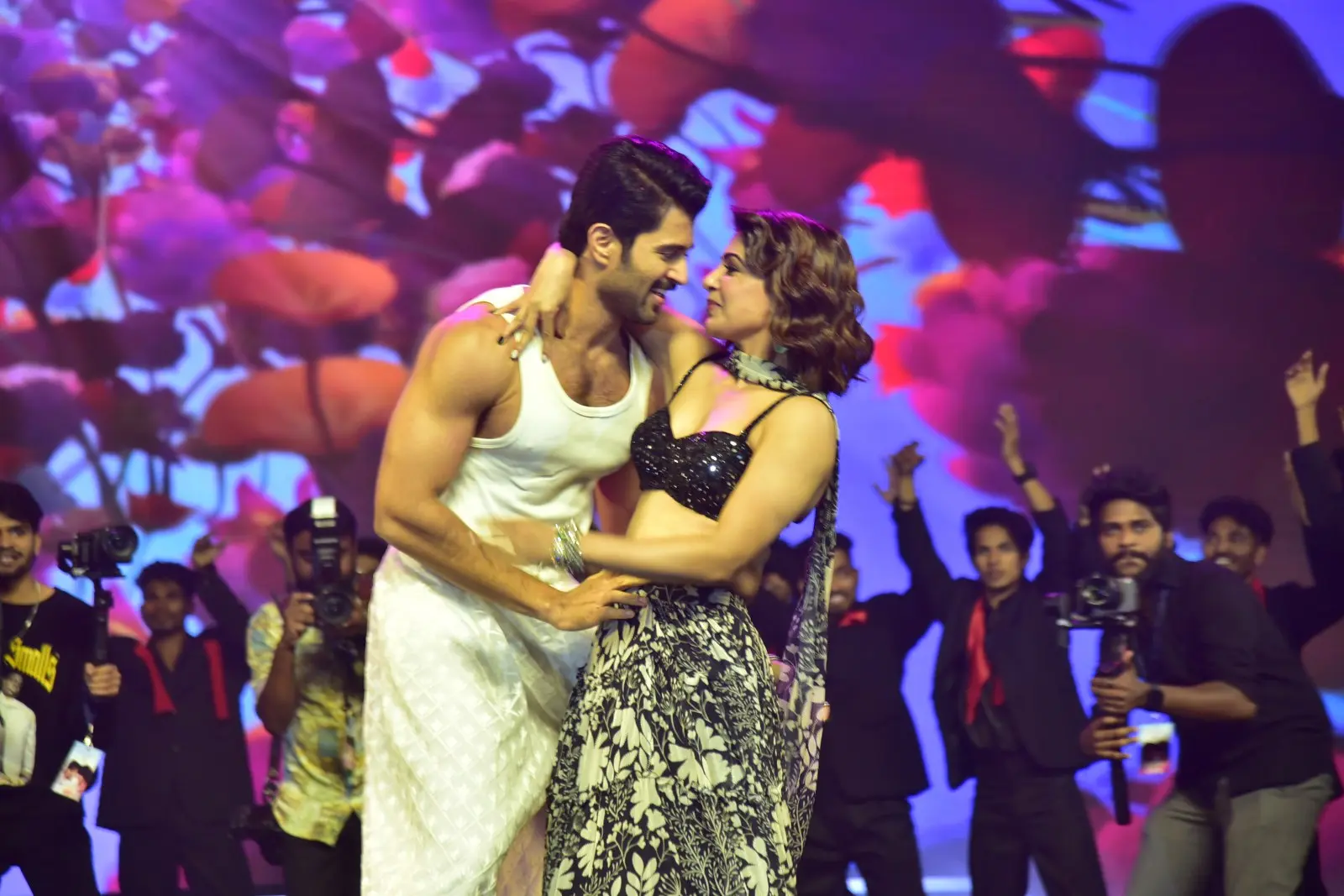 Vijay Devarakonda Samantha in Kushi Musical Concert