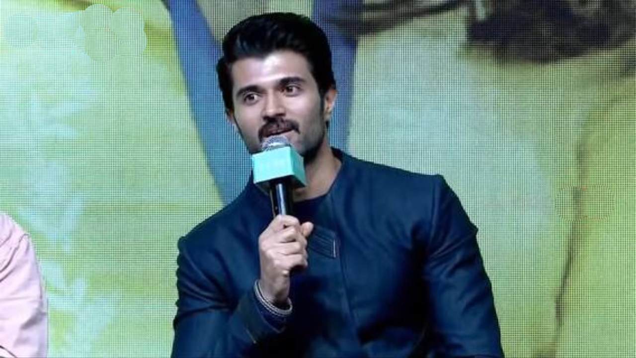 Vijay Deverakonda : తమిళ్ దర్శకుడితో సినిమా కన్ఫార్మ్ చేసిన విజయ్ దేవరకొండ.. Vijay Deverakonda : తమిళ్ దర్శకుడితో సినిమా కన్ఫార్మ్ చేసిన విజయ్ దేవరకొండ..