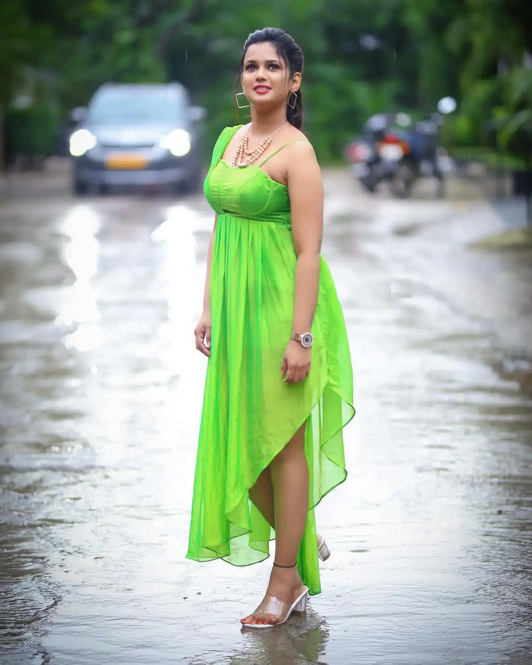 Ariyana Glory cute looks in Green Dress