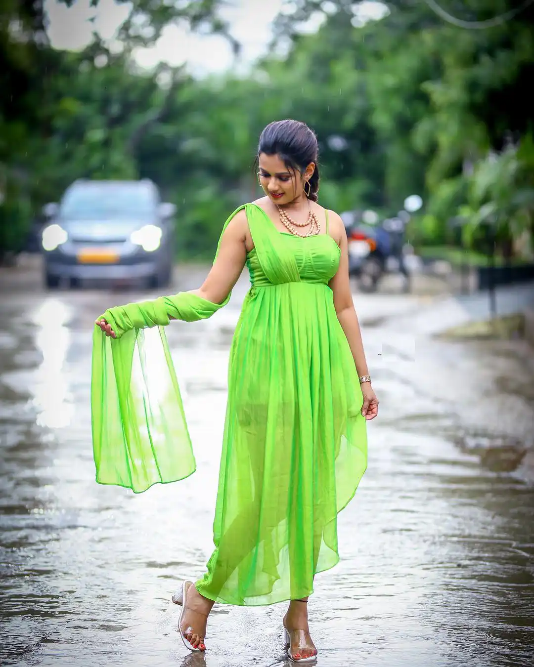 Ariyana Glory cute looks in Green Dress