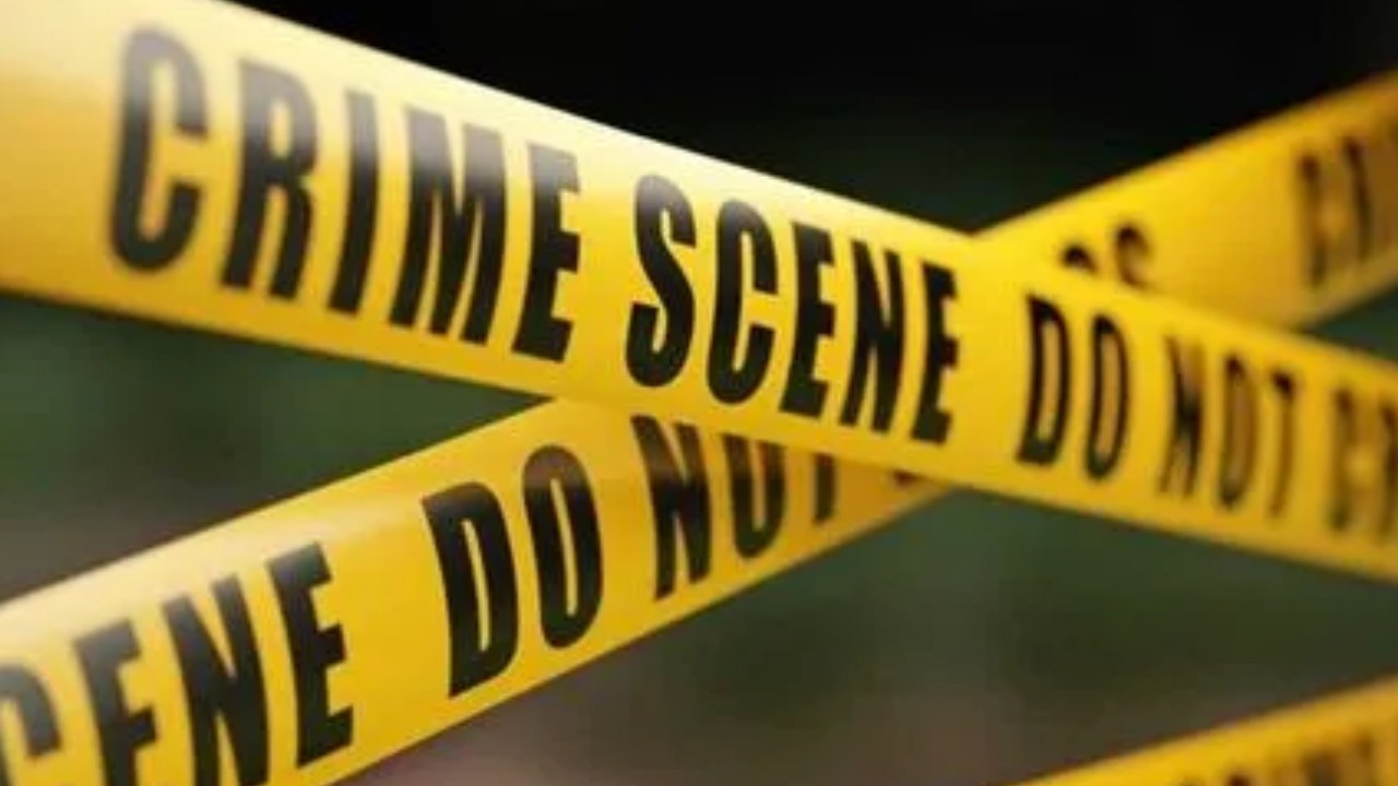 Boyfriend Killed Girlfriend : పెళ్లి చేసుకోవాలని అడిగిన ప్రియురాలిని.. వేగంగా వెళ్తున్న లారీ కిందికి తోసేసి హతమార్చిన ప్రియుడు Boyfriend Killed Girlfriend : పెళ్లి చేసుకోవాలని అడిగిన ప్రియురాలిని.. వేగంగా వెళ్తున్న లారీ కిందికి తోసేసి హతమార్చిన ప్రియుడు