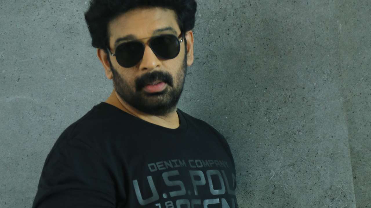JD Chakravarthy : దర్శకులకి వాళ్ళ కథలపై నమ్మకం లేనప్పుడే బూతులు, అడల్ట్ కంటెంట్ పెడతారు.. JD చక్రవర్తి సంచలన వ్యాఖ్యలు.. JD Chakravarthy : దర్శకులకి వాళ్ళ కథలపై నమ్మకం లేనప్పుడే బూతులు, అడల్ట్ కంటెంట్ పెడతారు.. JD చక్రవర్తి సంచలన వ్యాఖ్యలు..