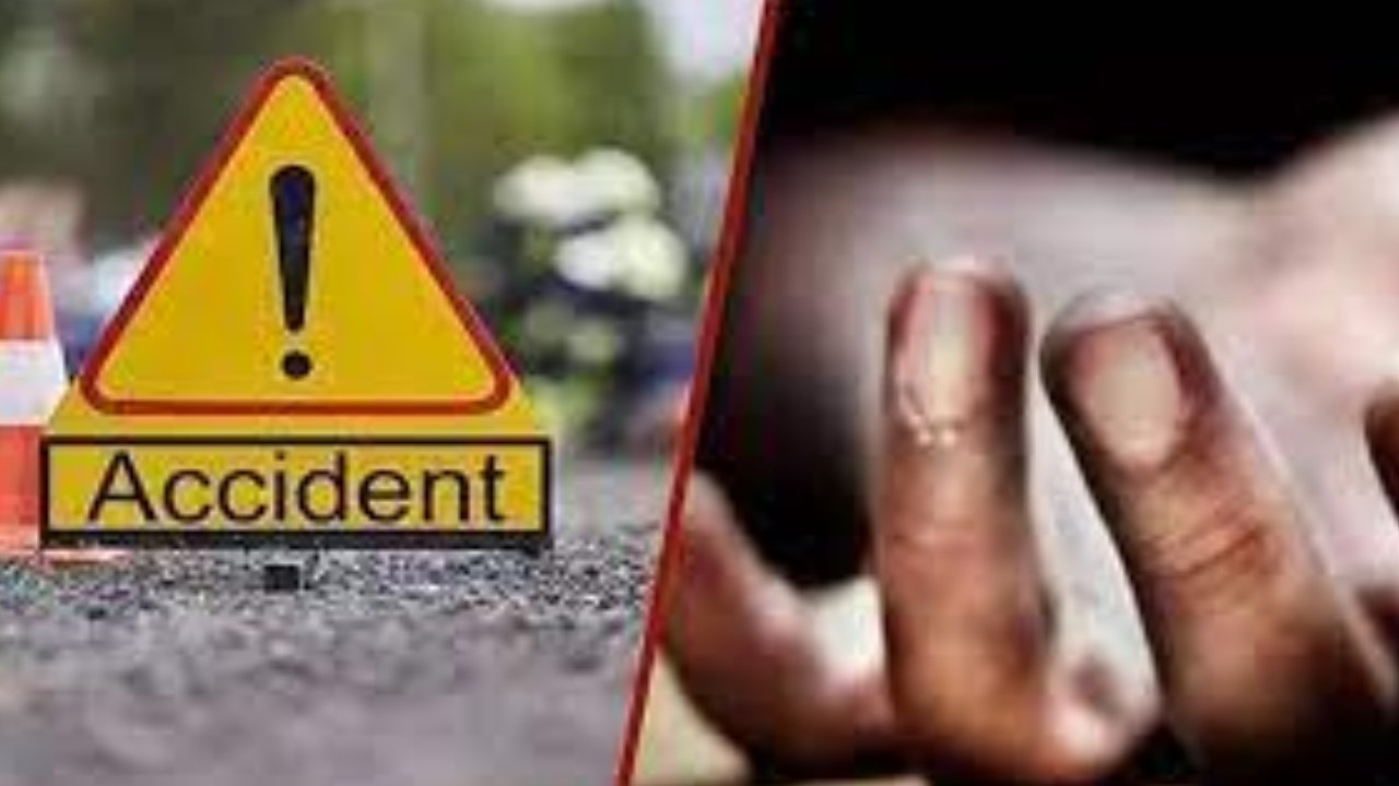 Road Accident : రంగారెడ్డి జిల్లాలో రోడ్డు ప్రమాదం.. బైకును ఢీకొన్న కారు, ఇద్దరు మృతి Road Accident : రంగారెడ్డి జిల్లాలో రోడ్డు ప్రమాదం.. బైకును ఢీకొన్న కారు, ఇద్దరు మృతి