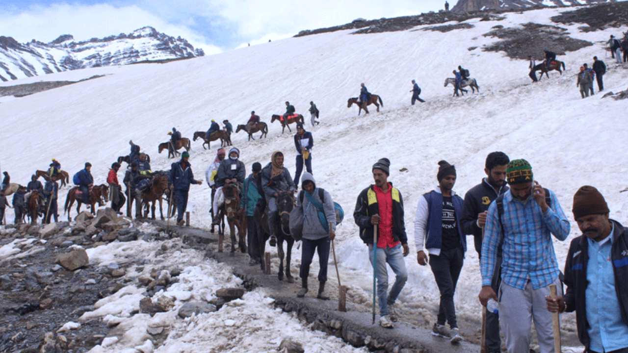 Amarnath Yatra: ముగిసిన అమర్నాథ్ యాత్ర.. ఎంతమంది భక్తులు మంచు లింగాన్ని దర్శించుకున్నారంటే .. Amarnath Yatra: ముగిసిన అమర్నాథ్ యాత్ర.. ఎంతమంది భక్తులు మంచు లింగాన్ని దర్శించుకున్నారంటే ..