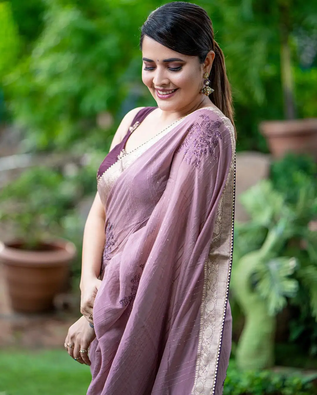 Anasuya Bharadwaj latest saree Photos gone viral