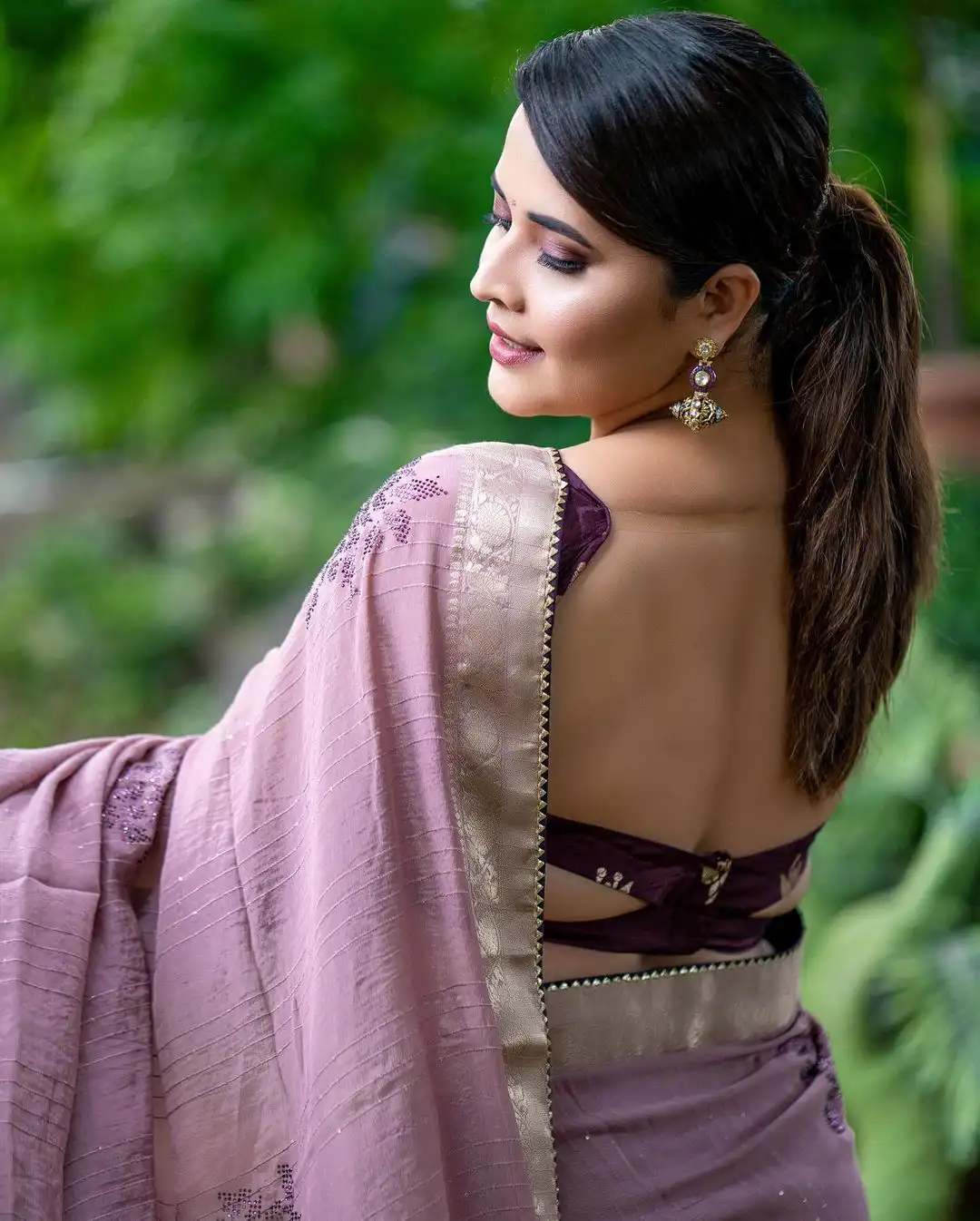 Anasuya Bharadwaj latest saree Photos gone viral