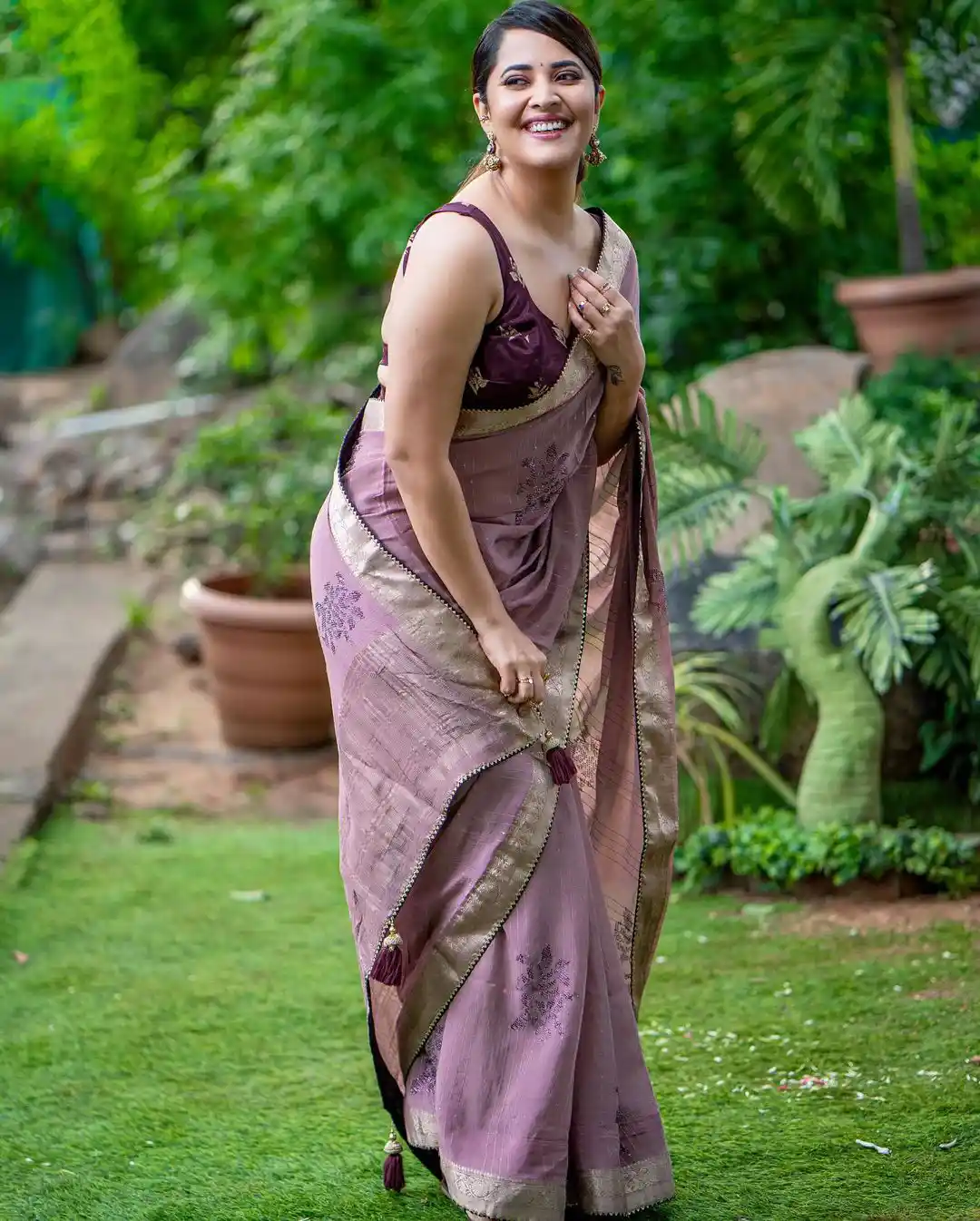 Anasuya Bharadwaj latest saree Photos gone viral