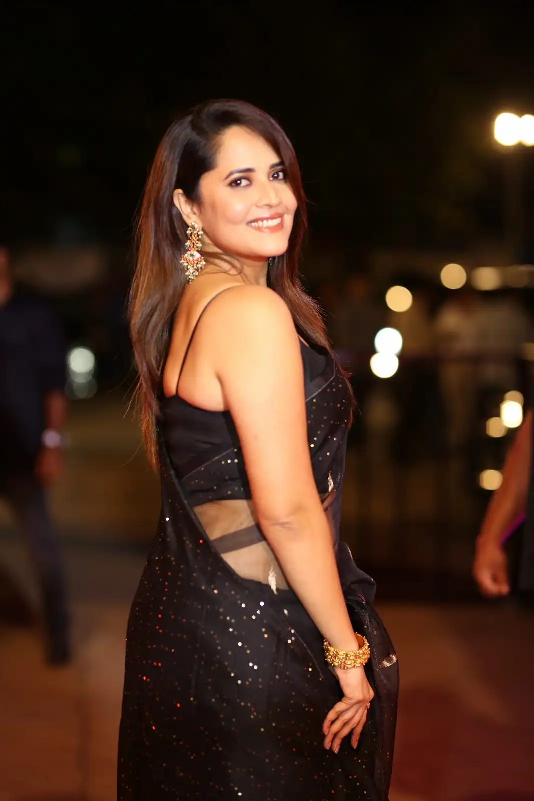 Anasuya Shines in Black Saree at Peddha Kapu 1 Pre Release Event