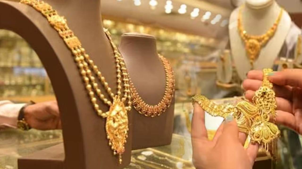 Gold Price Today: నిలకడగా బంగారం ధర.. తగ్గిన వెండి.. తెలుగు రాష్ట్రాల్లో తులం బంగారం ధర ఎంతంటే? Gold Price Today: నిలకడగా బంగారం ధర.. తగ్గిన వెండి.. తెలుగు రాష్ట్రాల్లో తులం బంగారం ధర ఎంతంటే?