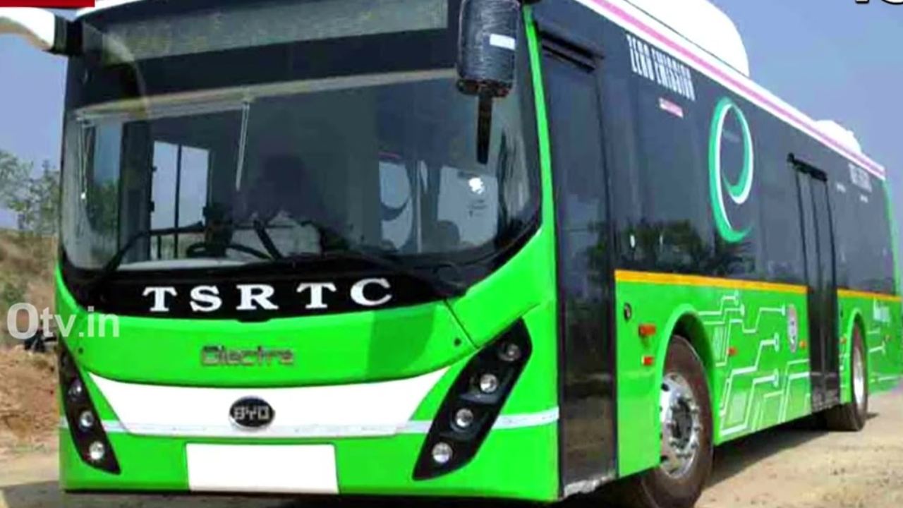 TSRTC : గ్రీన్ మెట్రో లగ్జరీ ఏసీ బస్సులు.. ఒక్కసారి ఛార్జింగ్ చేస్తే 225 కిలో మీటర్లు ప్రయాణం, నేటి నుంచి హైదరాబాద్ లో పరుగులు TSRTC : గ్రీన్ మెట్రో లగ్జరీ ఏసీ బస్సులు.. ఒక్కసారి ఛార్జింగ్ చేస్తే 225 కిలో మీటర్లు ప్రయాణం, నేటి నుంచి హైదరాబాద్ లో పరుగులు