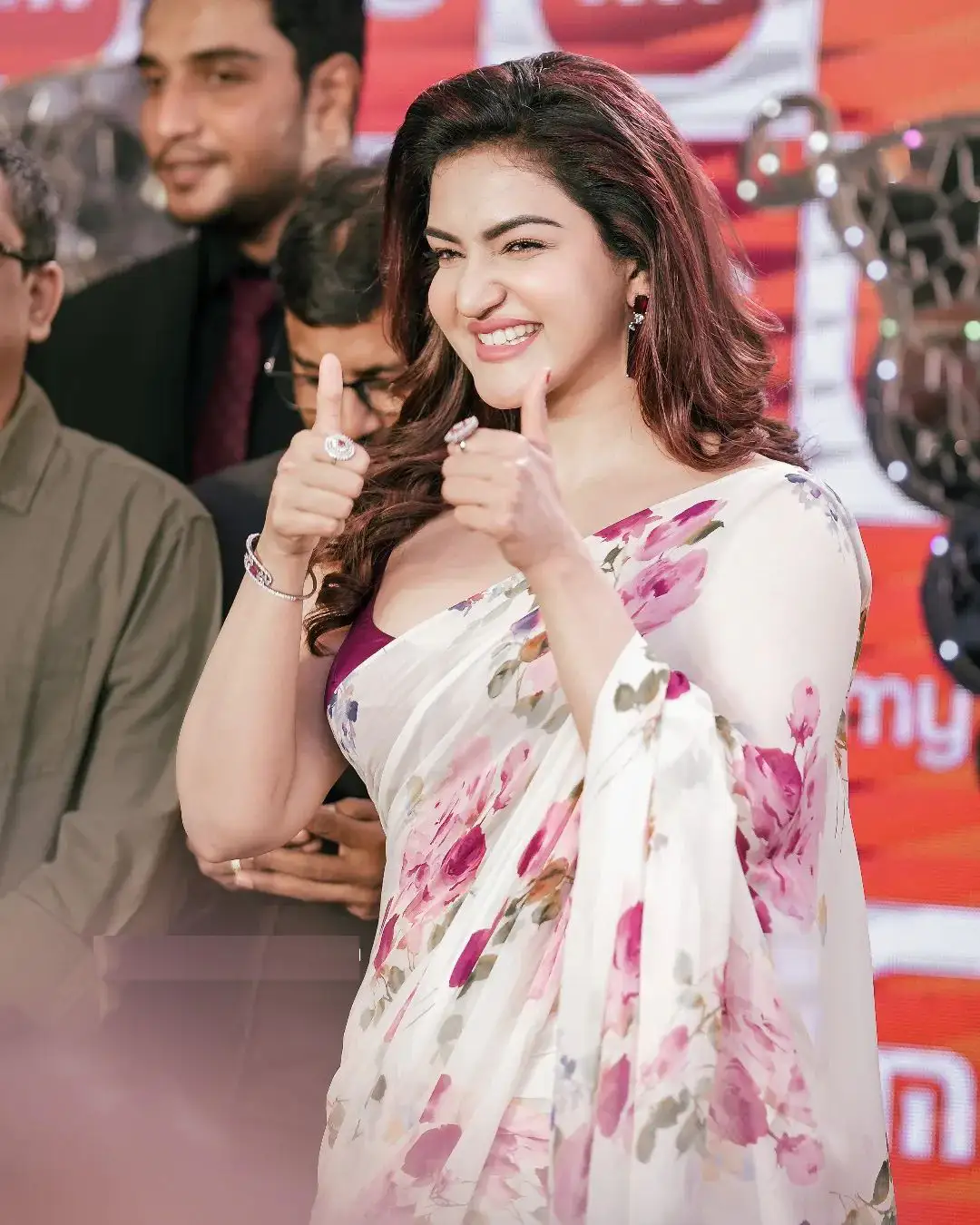 Honey Rose Cute Looks in Saree