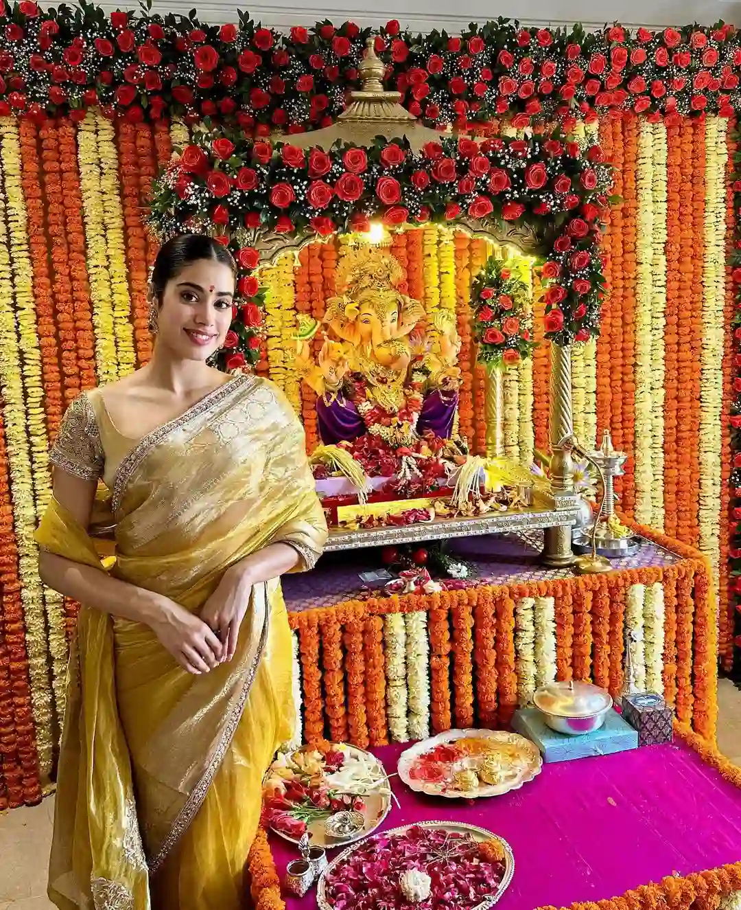 Janhvi Kapoor Saree Photos on occasion of vinayaka chavithi