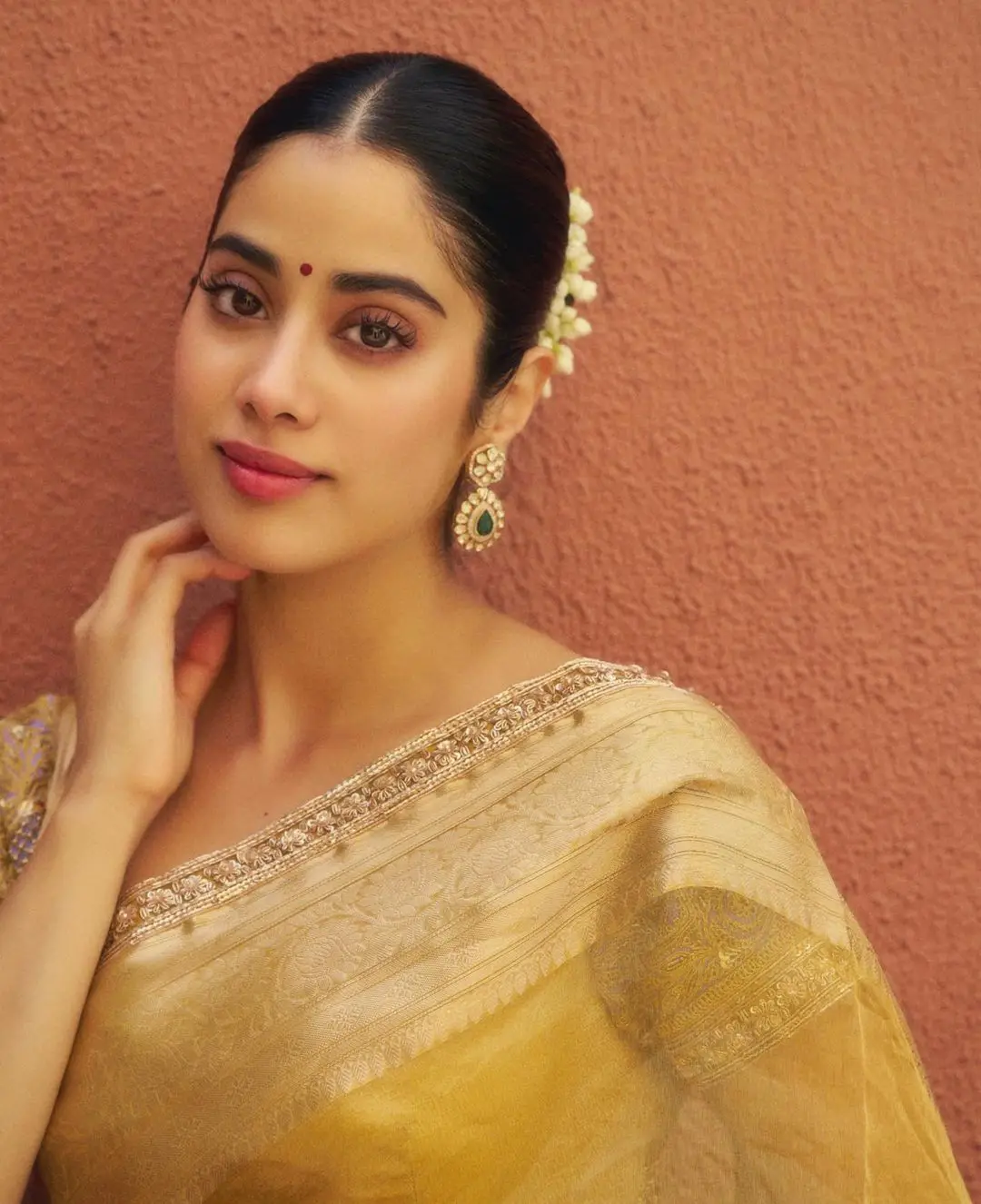 Janhvi Kapoor Saree Photos on occasion of vinayaka chavithi
