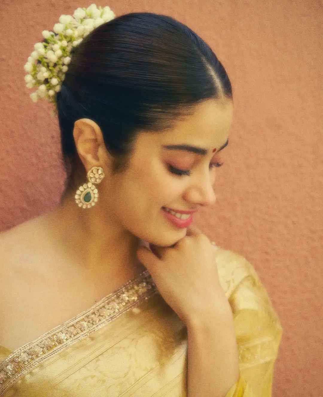 Janhvi Kapoor Saree Photos on occasion of vinayaka chavithi
