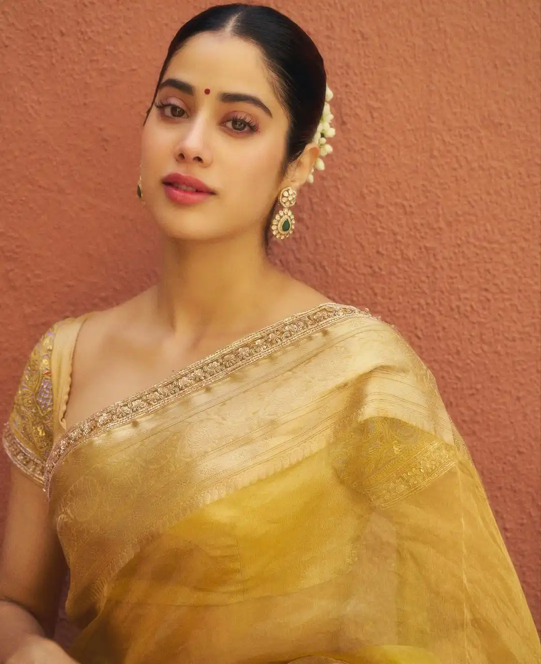 Janhvi Kapoor Saree Photos on occasion of vinayaka chavithi