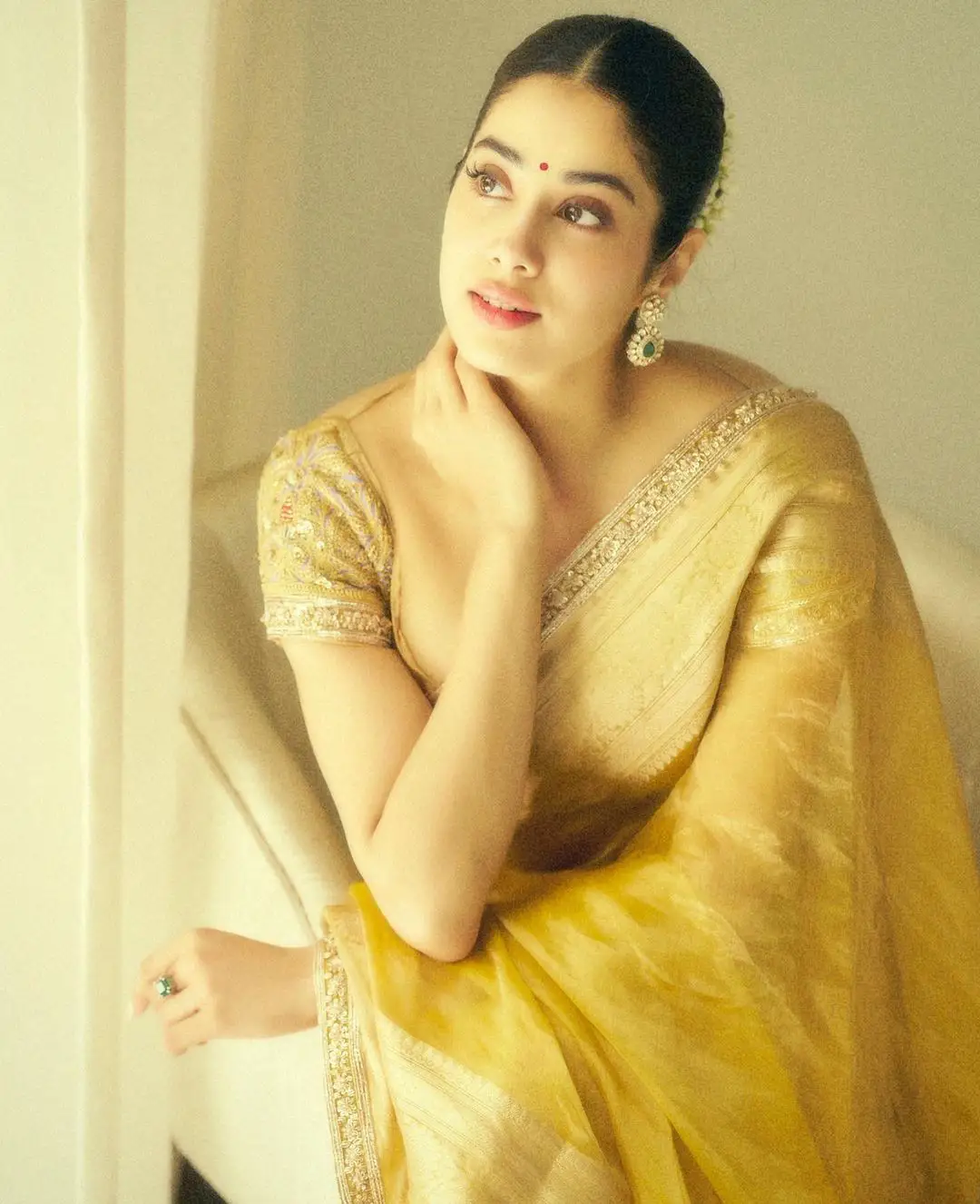 Janhvi Kapoor Saree Photos on occasion of vinayaka chavithi