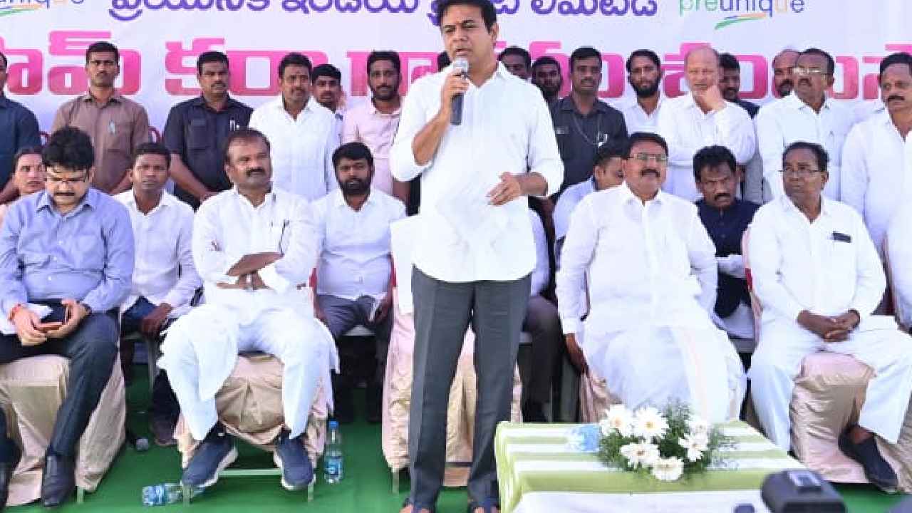 KTR : కాంగ్రెస్ అంటే కన్నీళ్లు, మైగ్రేషన్, స్కామ్లు.. బీఆర్ఎస్ అంటే సాగునీళ్లు, ఇరిగేషన్, స్కీమ్లు- కేటీఆర్ సెటైర్లు KTR : కాంగ్రెస్ అంటే కన్నీళ్లు, మైగ్రేషన్, స్కామ్లు.. బీఆర్ఎస్ అంటే సాగునీళ్లు, ఇరిగేషన్, స్కీమ్లు- కేటీఆర్ సెటైర్లు