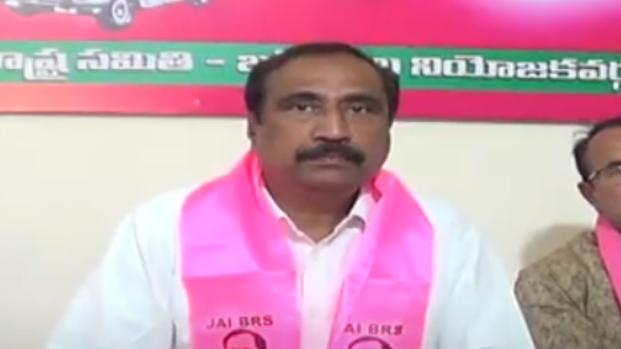 MLA Sanjay : రాష్ట్రంలో 4 వేల కోట్ల ఇందిరమ్మ ఇళ్ల పెండింగ్ బిల్లులను కేసీఆర్ ప్రభుత్వం చెల్లించింది : ఎమ్మెల్యే సంజయ్ MLA Sanjay : రాష్ట్రంలో 4 వేల కోట్ల ఇందిరమ్మ ఇళ్ల పెండింగ్ బిల్లులను కేసీఆర్ ప్రభుత్వం చెల్లించింది : ఎమ్మెల్యే సంజయ్