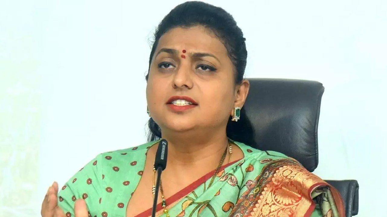 Minister Roja : సీఎం జగన్ గురించి నోటికొచ్చినట్లు మాట్లాడితే.. పవన్ కళ్యాణ్ అయినా, ఎవడినైనా పళ్లు రాలగొడతాం : మంత్రి రోజా Minister Roja : సీఎం జగన్ గురించి నోటికొచ్చినట్లు మాట్లాడితే.. పవన్ కళ్యాణ్ అయినా, ఎవడినైనా పళ్లు రాలగొడతాం : మంత్రి రోజా