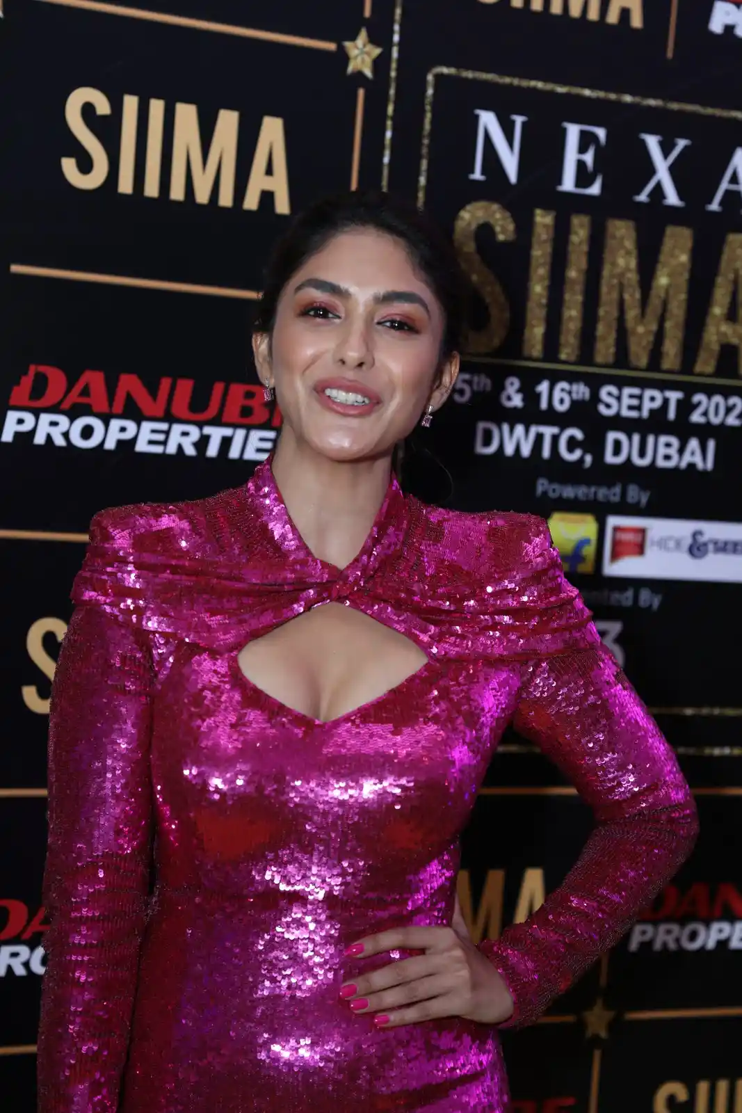 Mrunal Thakur Poses in Tight Fit Dress at SIIMA Awards Event in Dubai